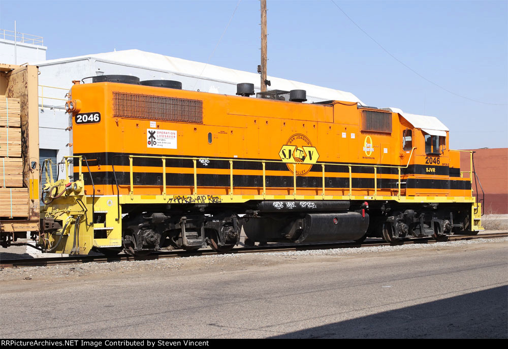 San Joaquin Valley GP38-2 #2046